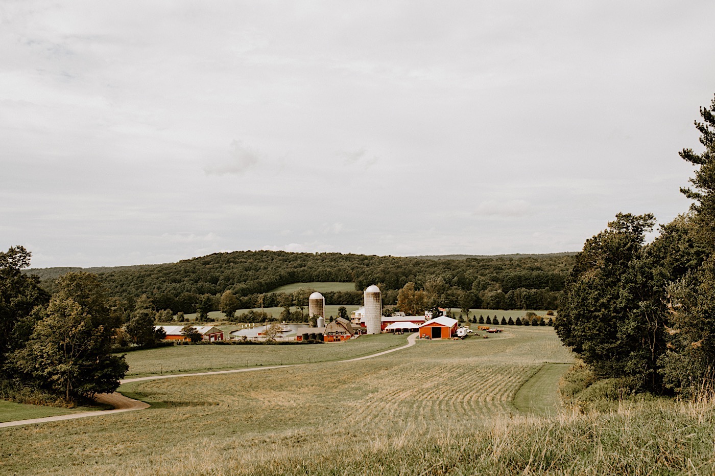 Gilbertsville Farmhouse Wedding Barn Inspiration Wedding Upstate New York Wedding Catskill Hudsonvalley Wedding 01