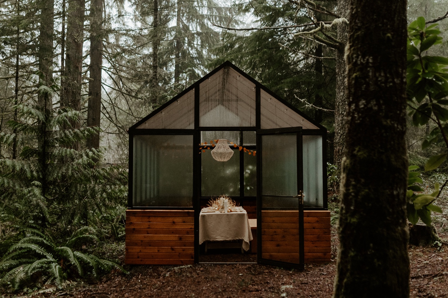 The Woodlands House Sandy Oregon Elopement Portland Elopement Photographer PNW Adventurous Elopement Anais Possamai Photography 003