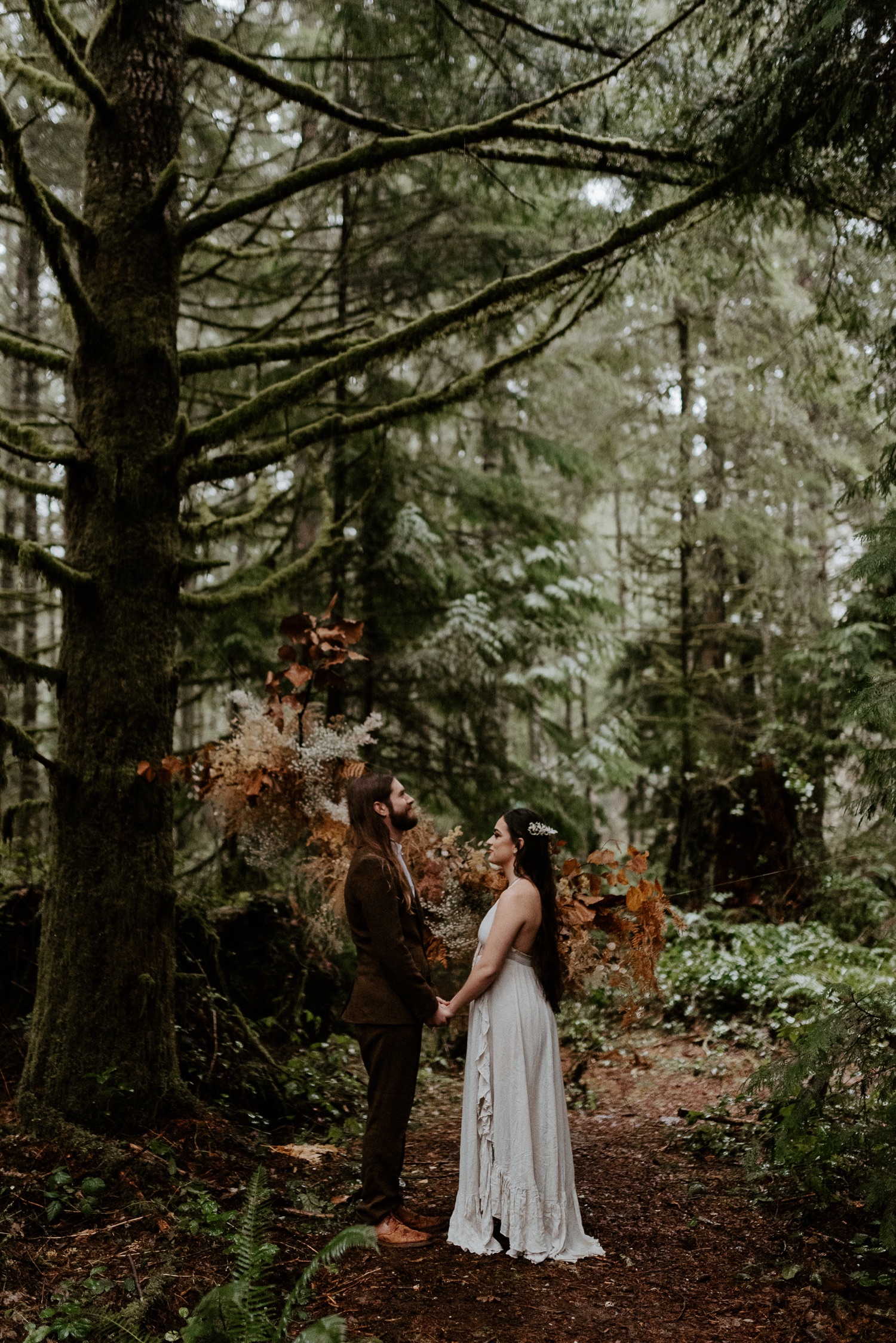 The Woodlands House Sandy Oregon Elopement Portland Elopement Photographer PNW Adventurous Elopement Anais Possamai Photography 015