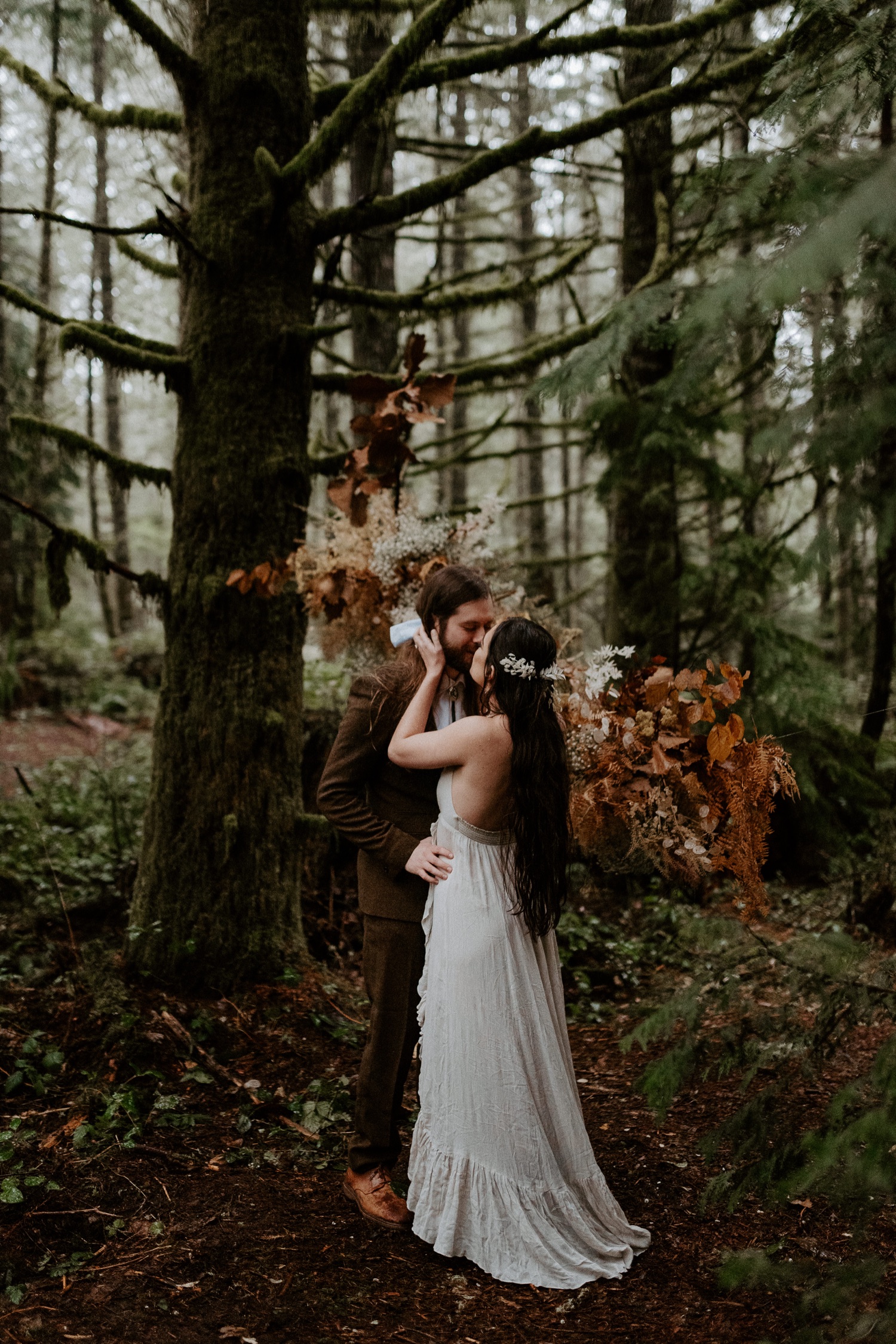 The Woodlands House Sandy Oregon Elopement Portland Elopement Photographer PNW Adventurous Elopement Anais Possamai Photography 018