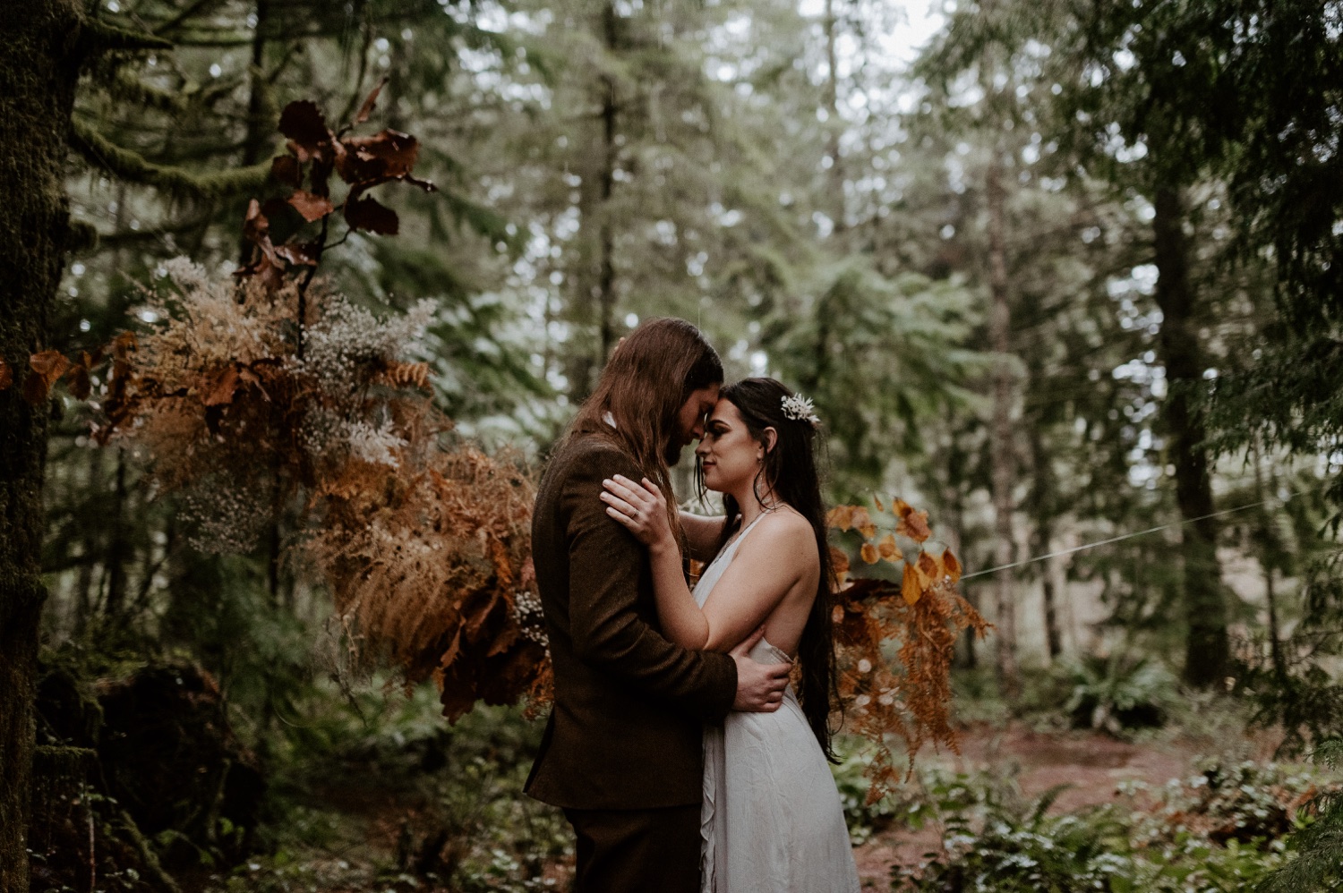The Woodlands House Sandy Oregon Elopement Portland Elopement Photographer PNW Adventurous Elopement Anais Possamai Photography 020