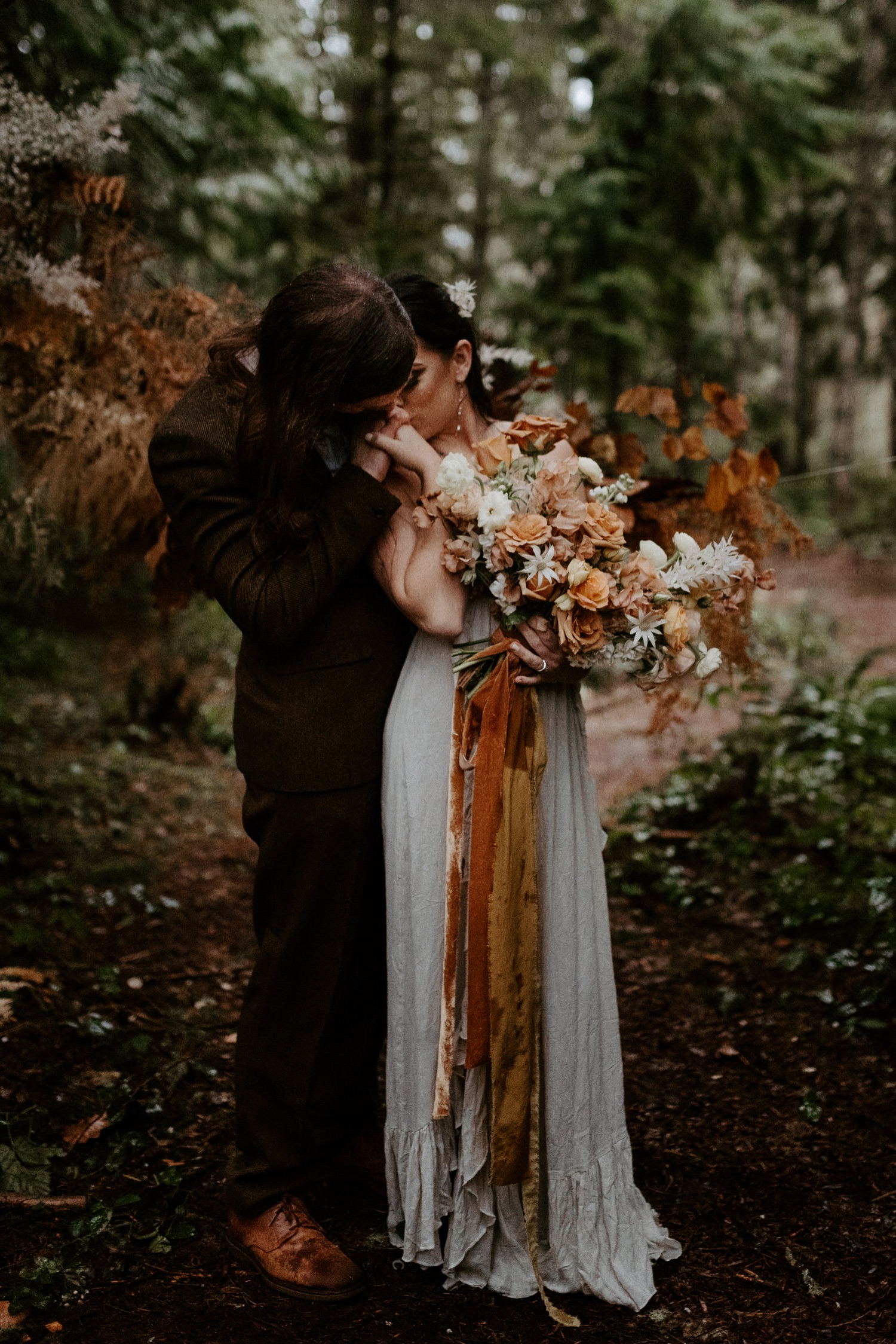 The Woodlands House Sandy Oregon Elopement Portland Elopement Photographer PNW Adventurous Elopement Anais Possamai Photography 021