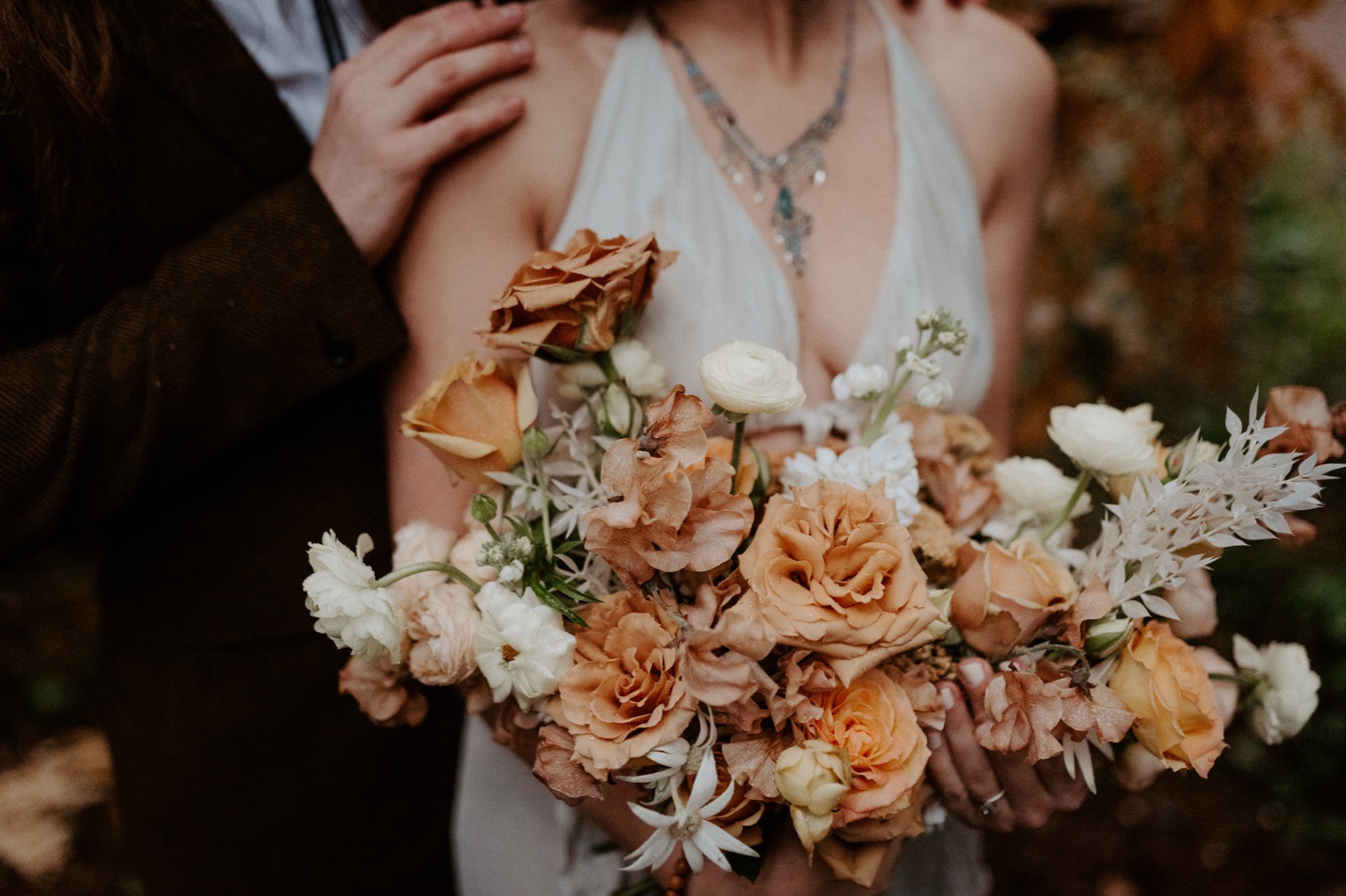 The Woodlands House Sandy Oregon Elopement Portland Elopement Photographer PNW Adventurous Elopement Anais Possamai Photography 022