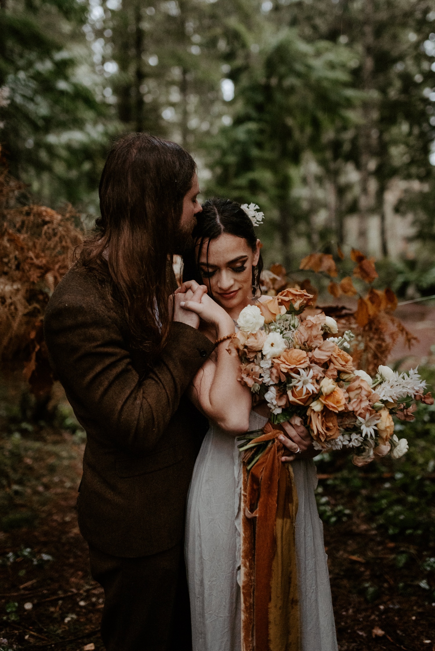 The Woodlands House Sandy Oregon Elopement Portland Elopement Photographer PNW Adventurous Elopement Anais Possamai Photography 023