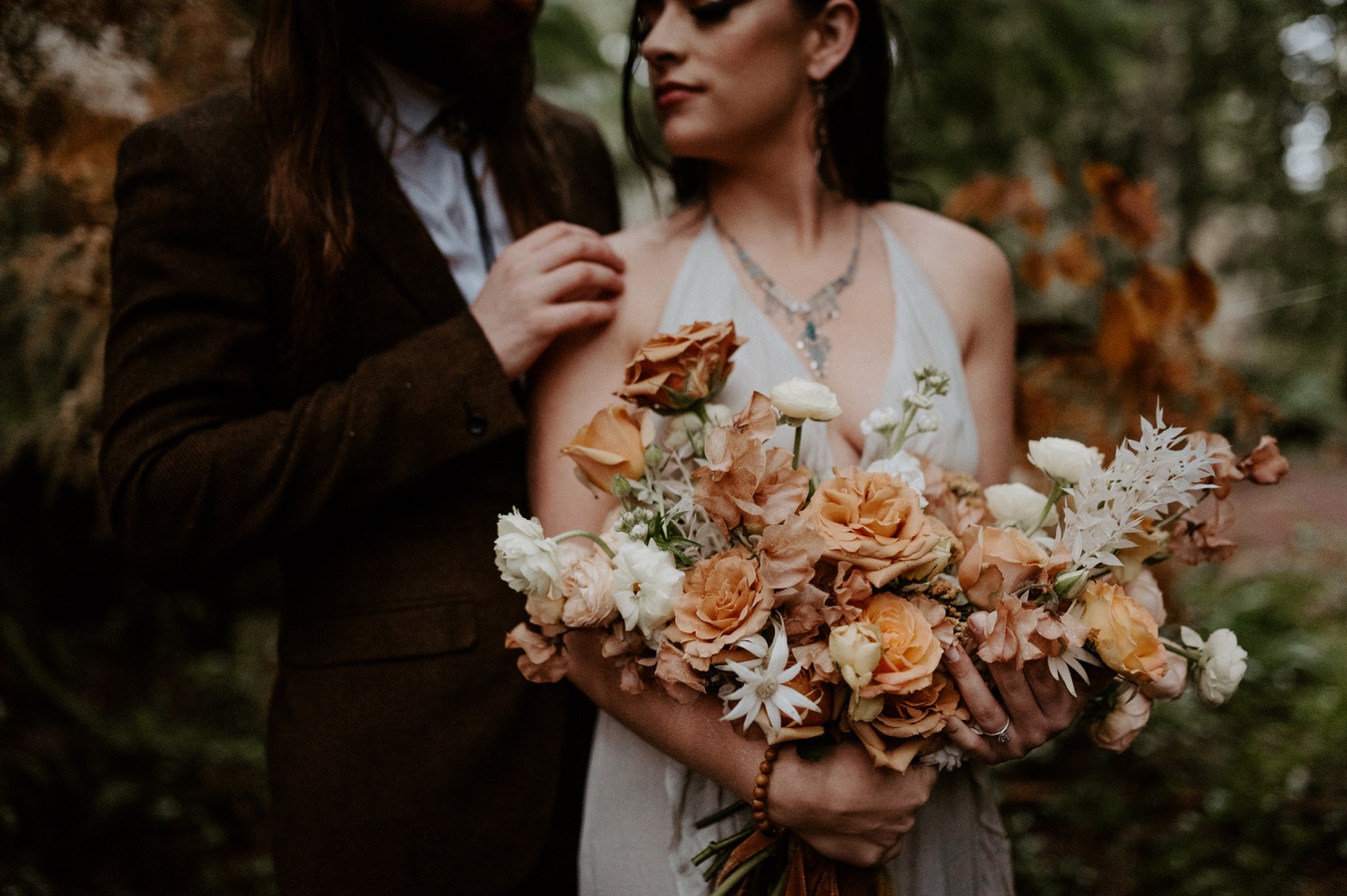 The Woodlands House Sandy Oregon Elopement Portland Elopement Photographer PNW Adventurous Elopement Anais Possamai Photography 025