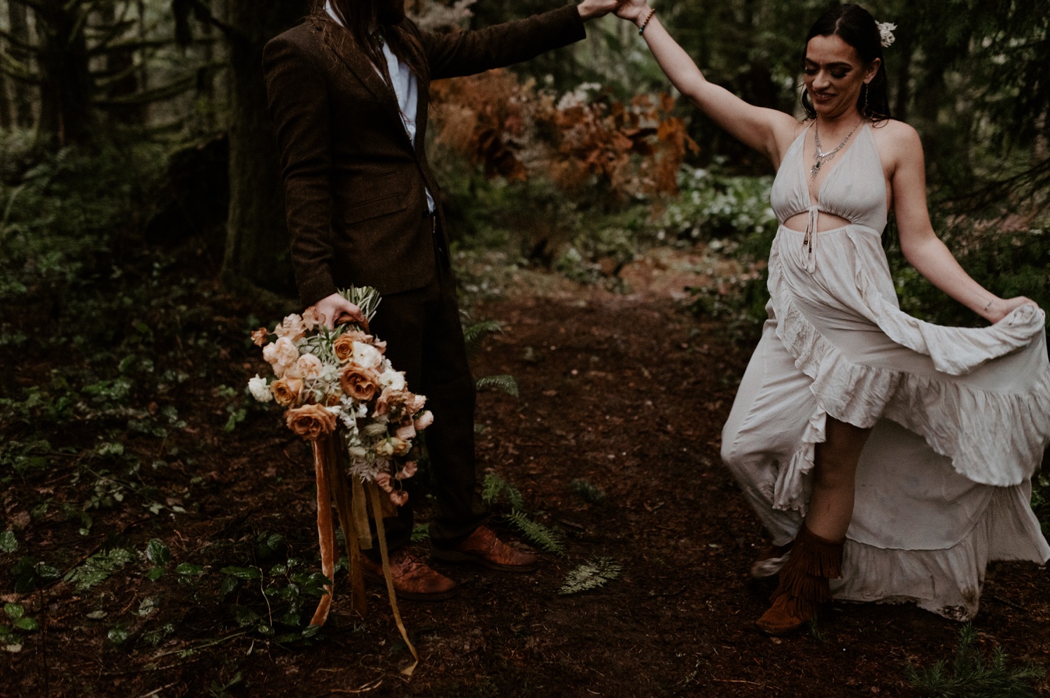 The Woodlands House Sandy Oregon Elopement Portland Elopement Photographer PNW Adventurous Elopement Anais Possamai Photography 028