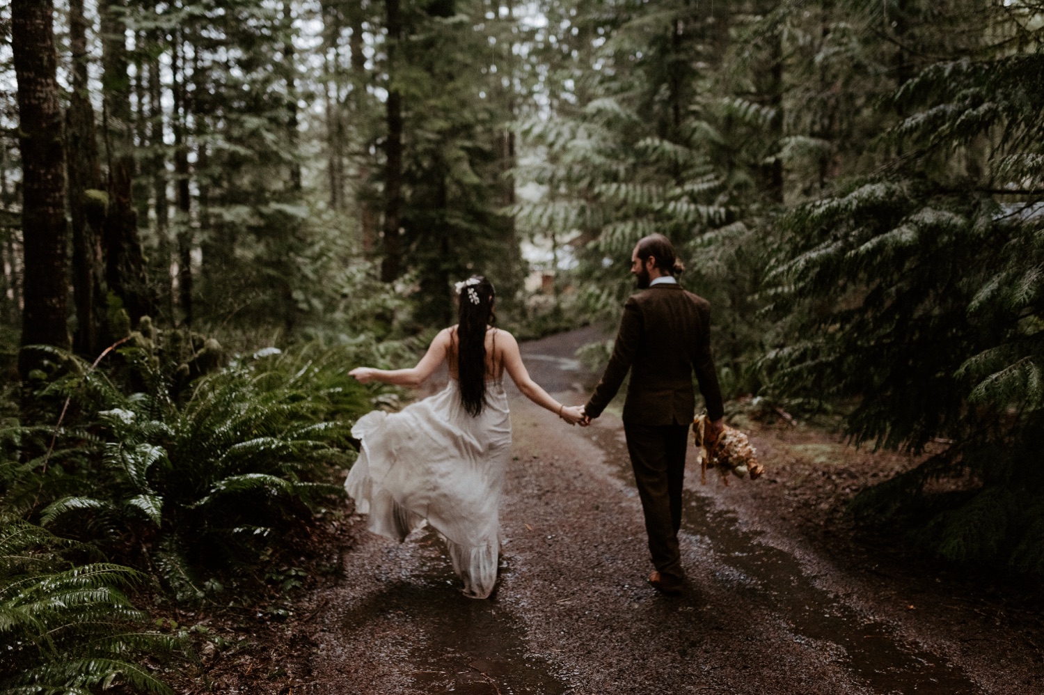 The Woodlands House Sandy Oregon Elopement Portland Elopement Photographer PNW Adventurous Elopement Anais Possamai Photography 029
