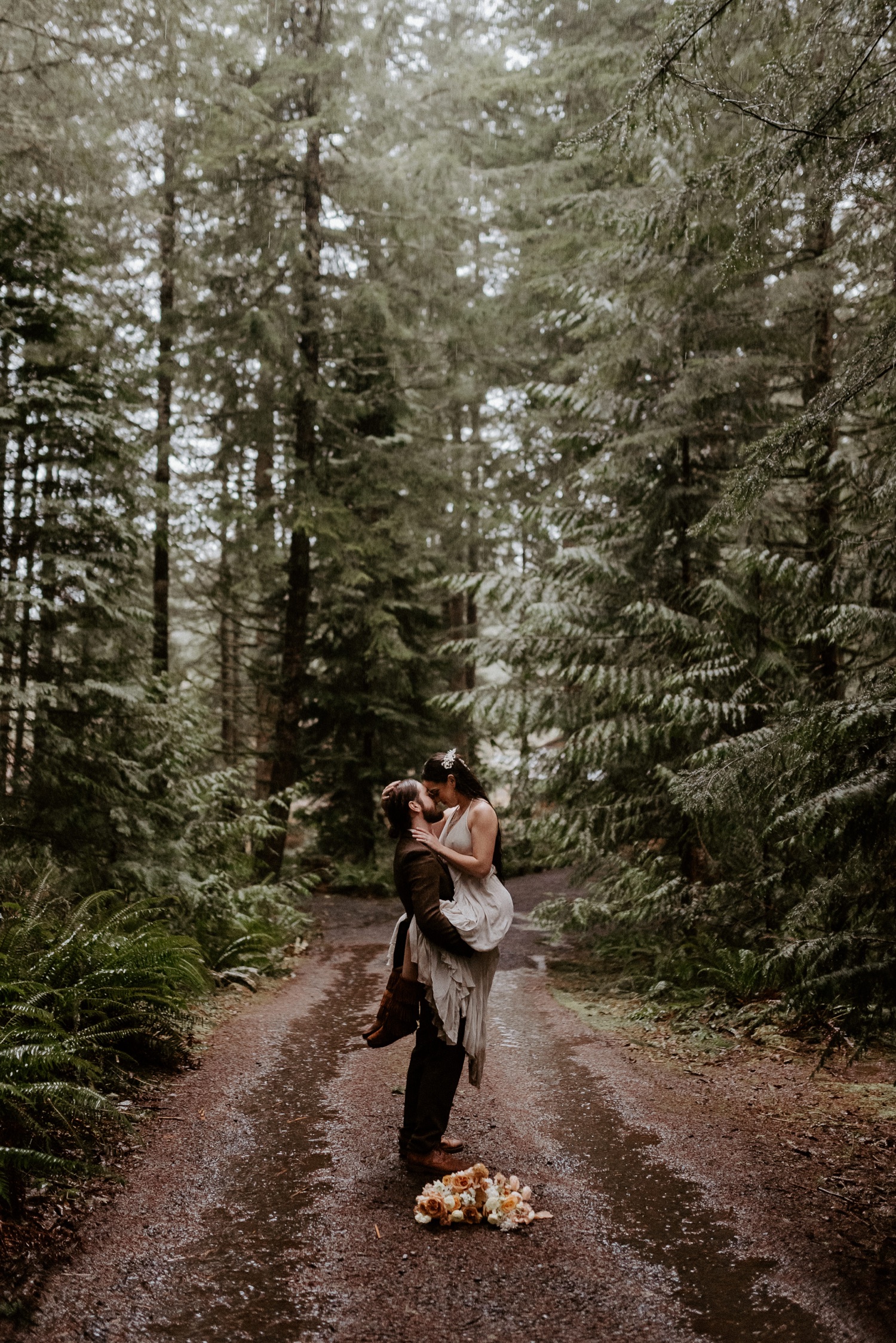The Woodlands House Sandy Oregon Elopement Portland Elopement Photographer PNW Adventurous Elopement Anais Possamai Photography 030