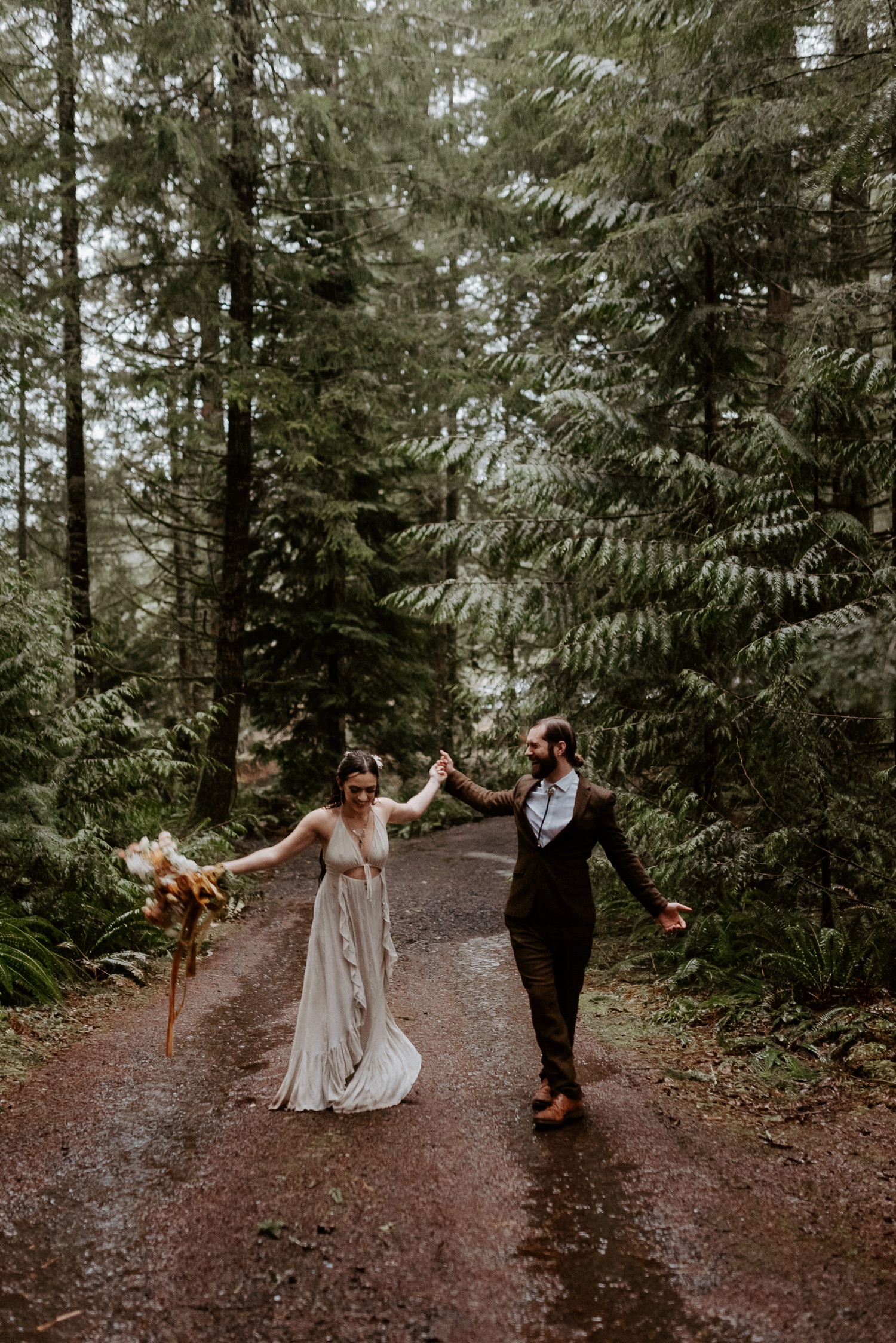 The Woodlands House Sandy Oregon Elopement Portland Elopement Photographer PNW Adventurous Elopement Anais Possamai Photography 033