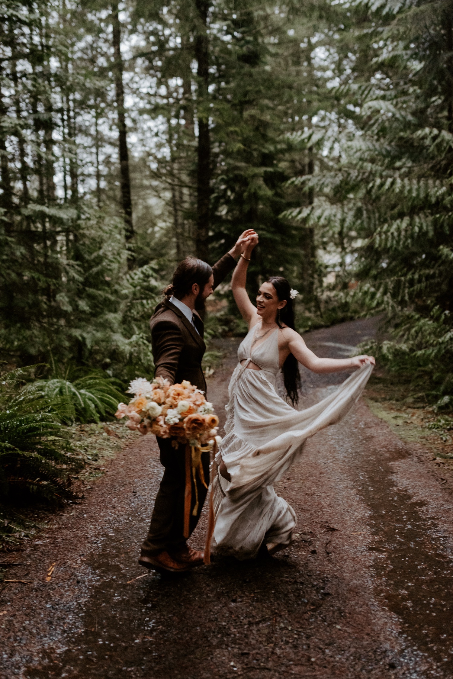 The Woodlands House Sandy Oregon Elopement Portland Elopement Photographer PNW Adventurous Elopement Anais Possamai Photography 035