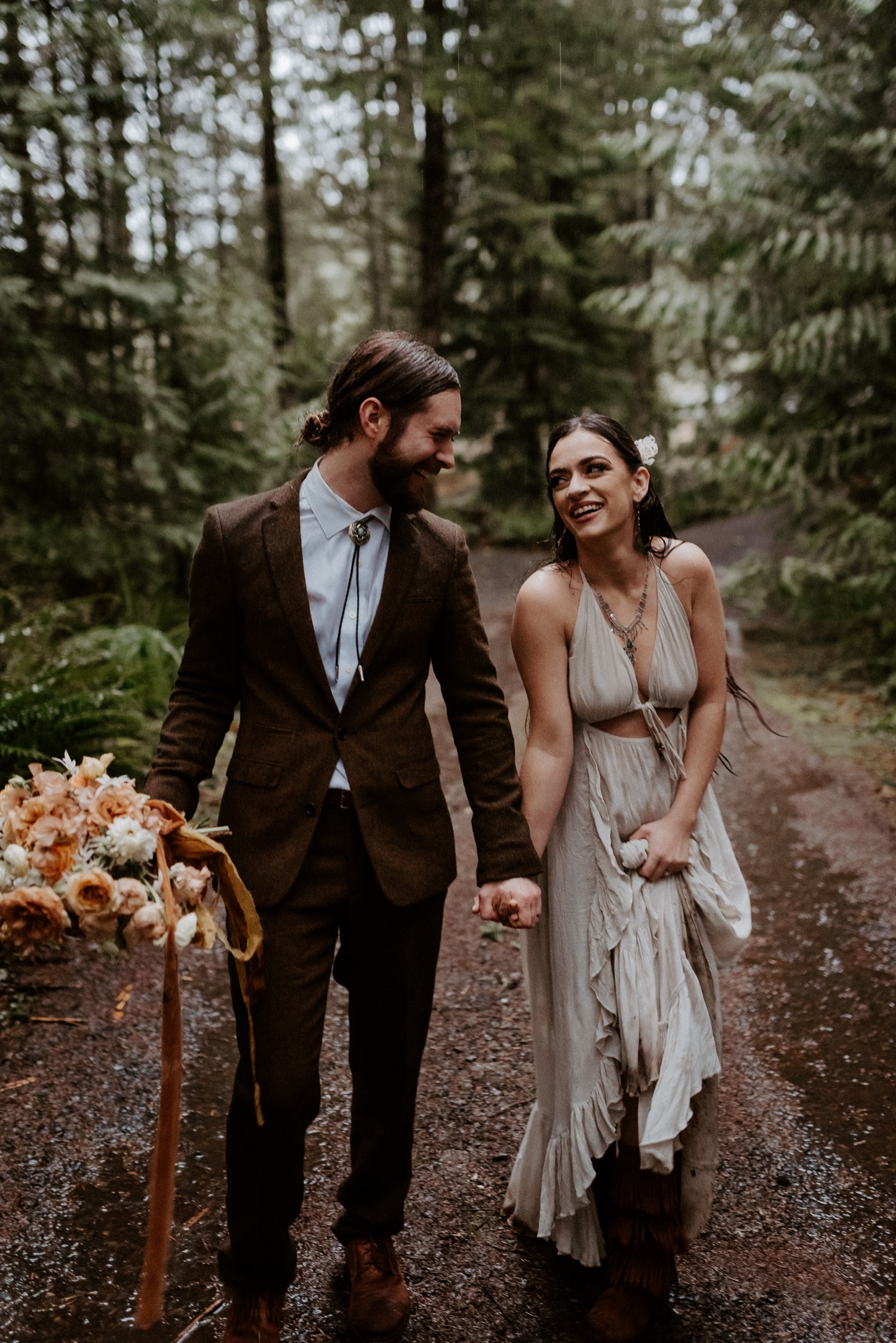 The Woodlands House Sandy Oregon Elopement Portland Elopement Photographer PNW Adventurous Elopement Anais Possamai Photography 036