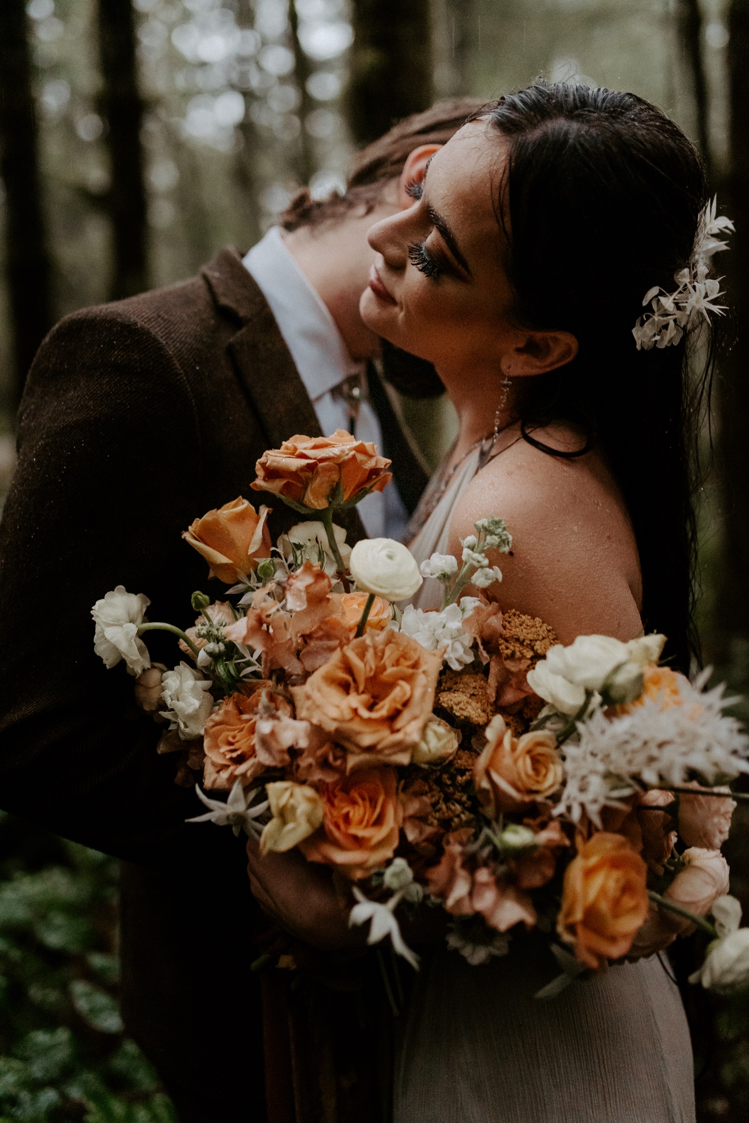 The Woodlands House Sandy Oregon Elopement Portland Elopement Photographer PNW Adventurous Elopement Anais Possamai Photography 043