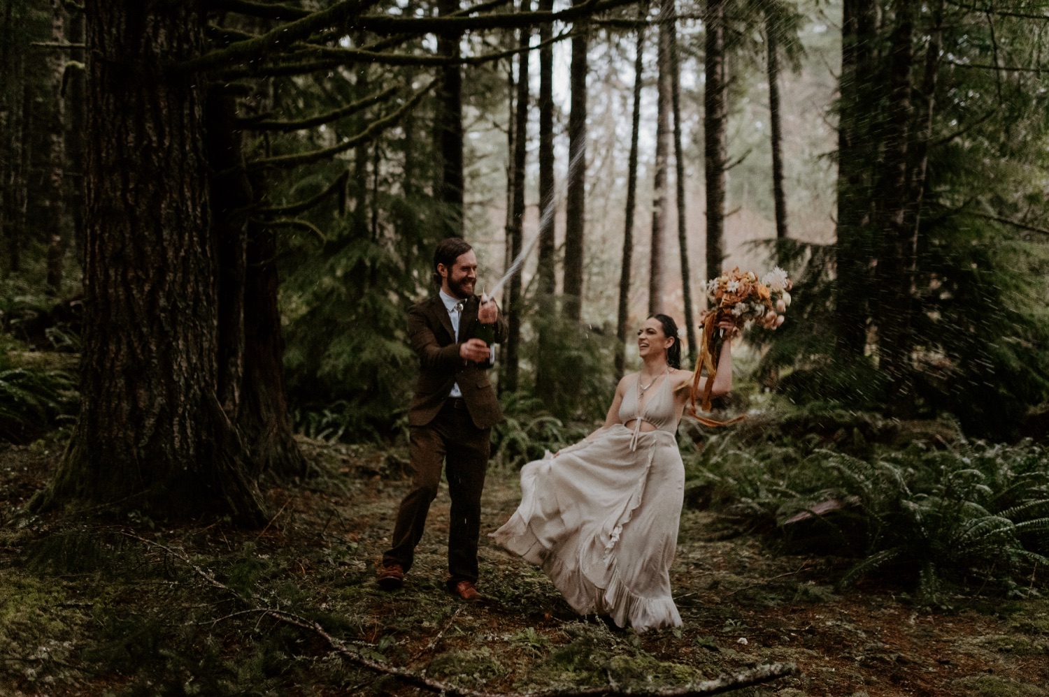 The Woodlands House Sandy Oregon Elopement Portland Elopement Photographer PNW Adventurous Elopement Anais Possamai Photography 045