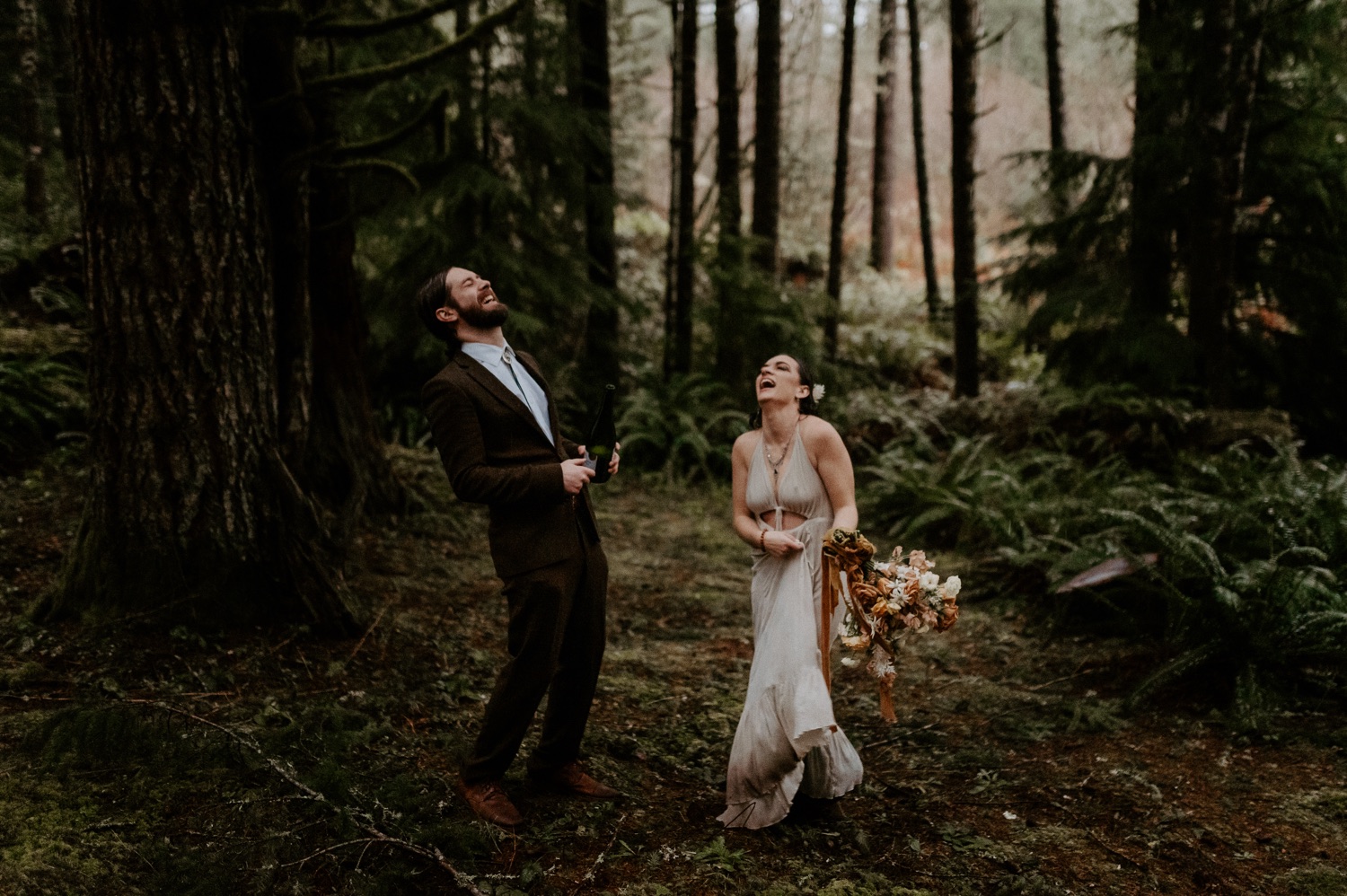 The Woodlands House Sandy Oregon Elopement Portland Elopement Photographer PNW Adventurous Elopement Anais Possamai Photography 047