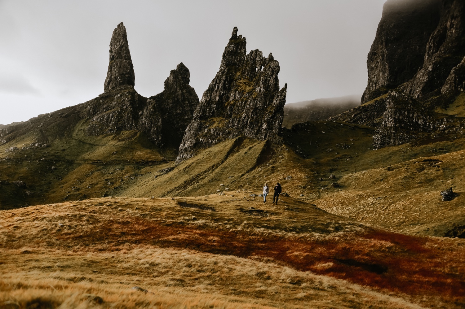 17 Adventurous Elopement The Old Man Of Storr Scotland What To Do Isle Of Skye Isle Of Sye Elopement Scotland