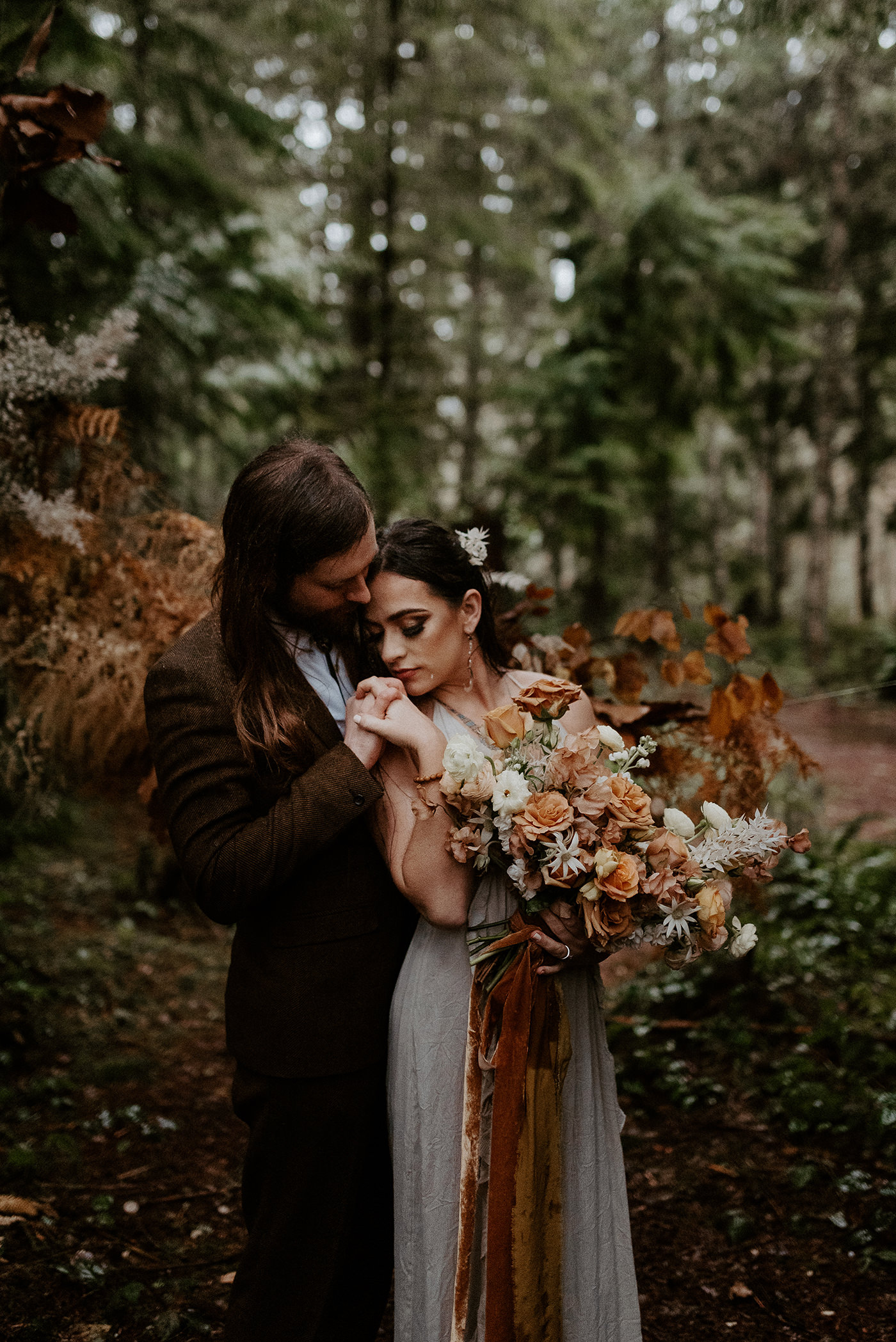 The Woodlands House Sandy Oregon Elopement Portland Elopement Photographer PNW Adventurous Elopement Anais Possamai Photography 159