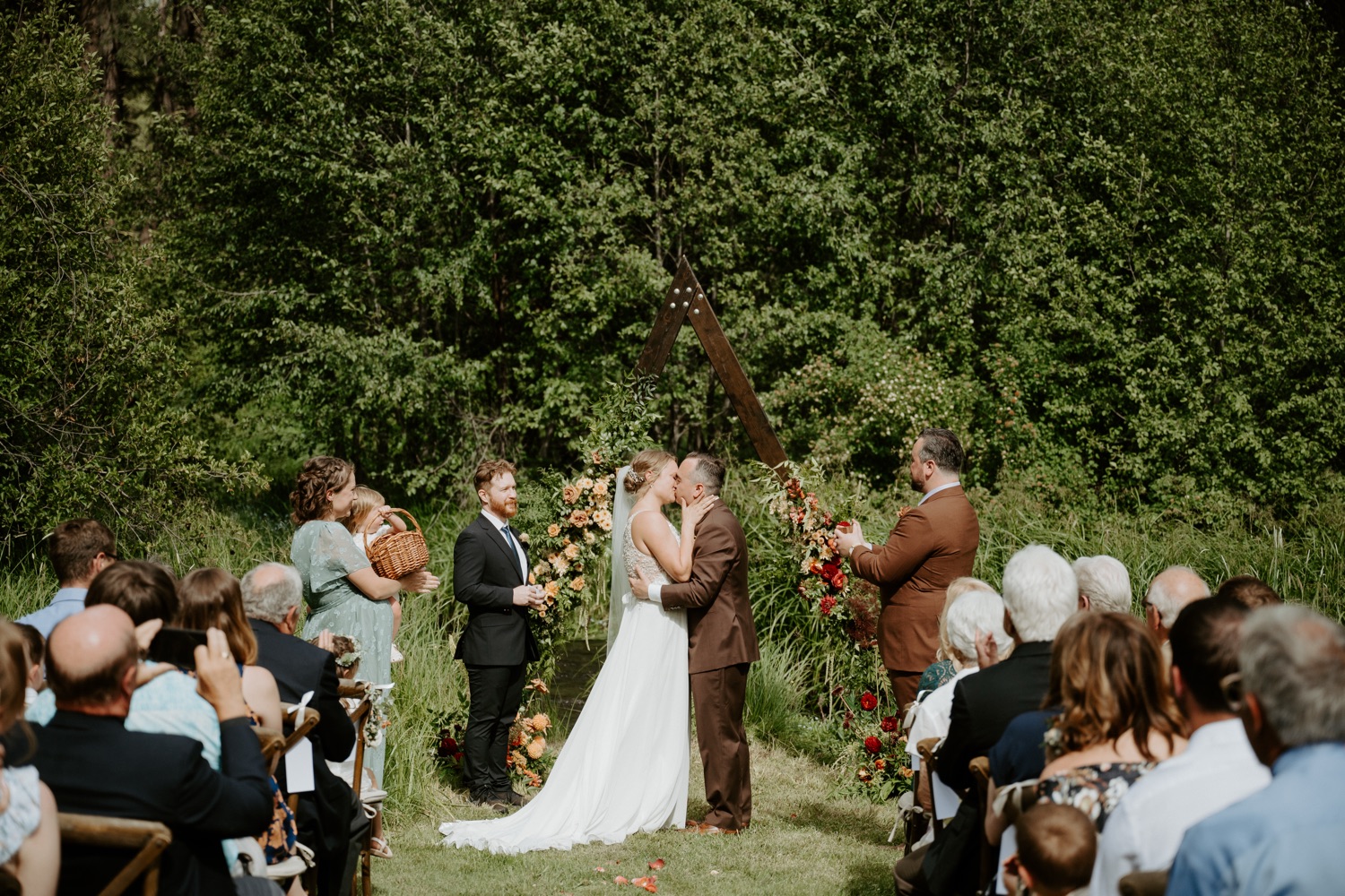 Lake Creek Lodge Wedding Bend Wedding Photographer Anais Possamai Photography 073